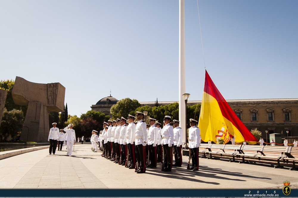 V SEMANA NAVAL MADRID 2015. Izado de la Bandera Nacional en la Plaza de Colón